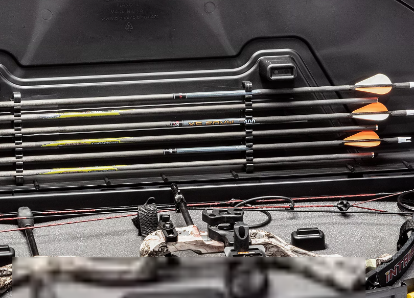 PLANO ULTRA COMPACT BOW CASE BLK