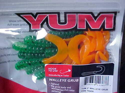 Yum YWGR427-SB Walleye Curltail Grub